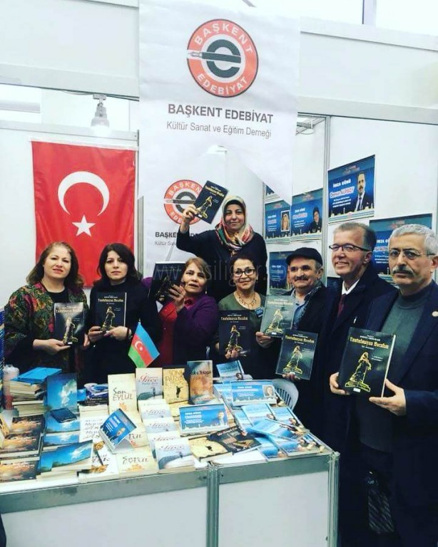 Şair ve Yazar Könül Ordubadi imza gününde Hocalıyı anlattı