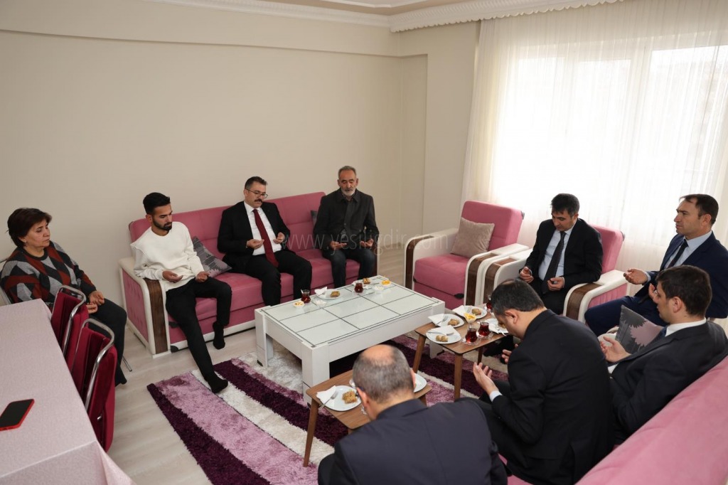 Vali Ercan Turan Yasin Dokakı evinde ziyaret etti