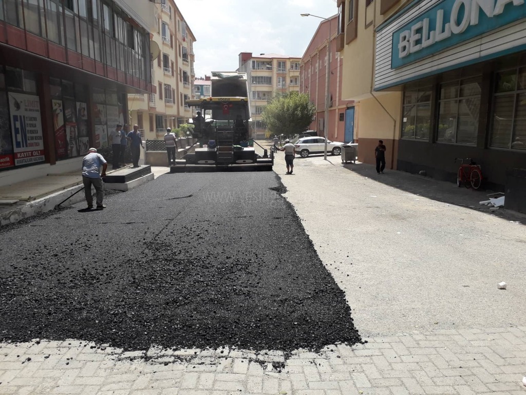 Iğdır Belediyesi'nden imarlı alanlarda asfalt çalışması