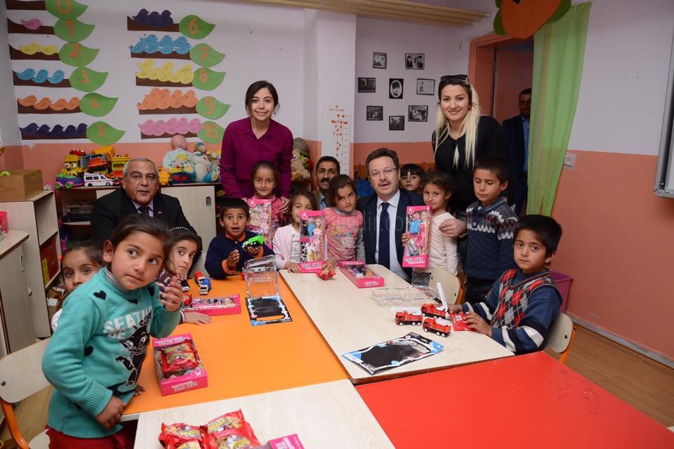 Vali Ünlü Öğrencilerle Bir araya geldi
