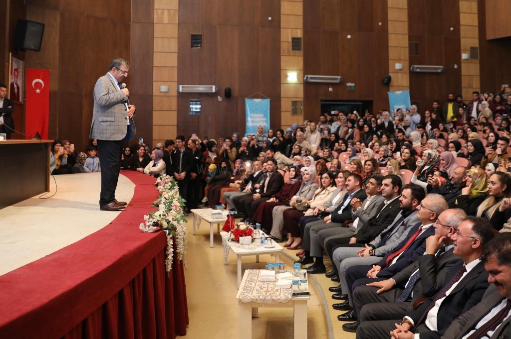 Hayati İnanç Gençlerle Buluştu