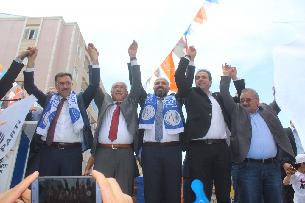 Milletvekili Adayları Tutulmaz ve Güneşe Coşkulu Karşılama