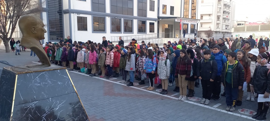 IĞDIRDA ŞEHİTLER İÇİN SAYGI DURUŞU