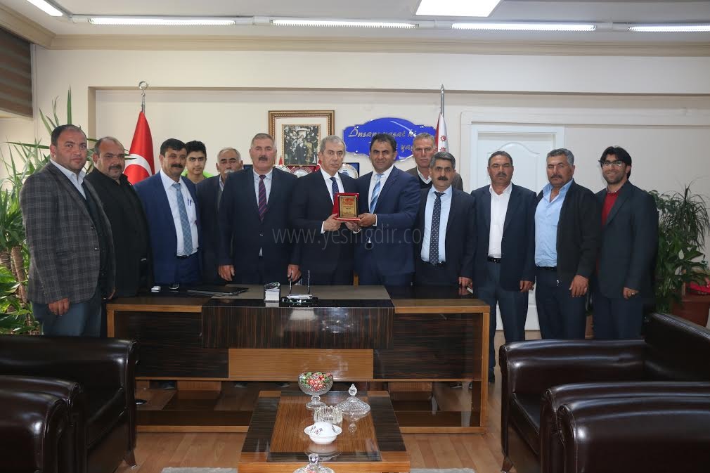MUHTARLAR 10 NİSAN POLİS HAFTASI MÜNASEBETİ İLE İL EMNİYET MÜDÜRLÜĞÜNÜ ZİYARET ETTİLER