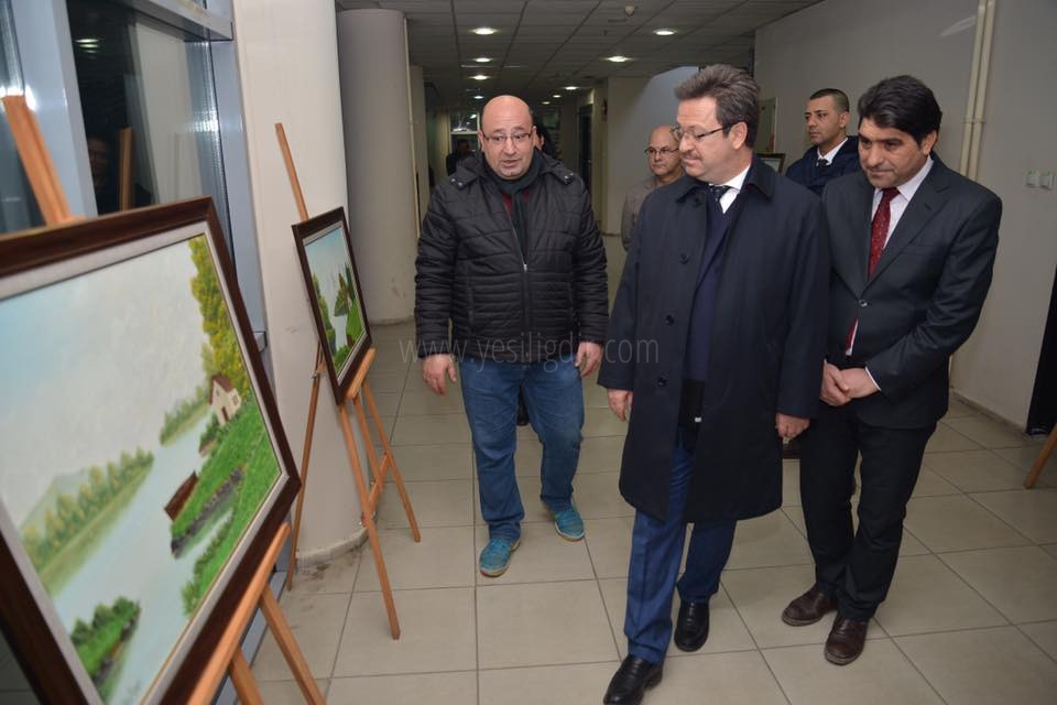 VALİ ÜNLÜ RESİM SERGİSİNİ GEZDİ