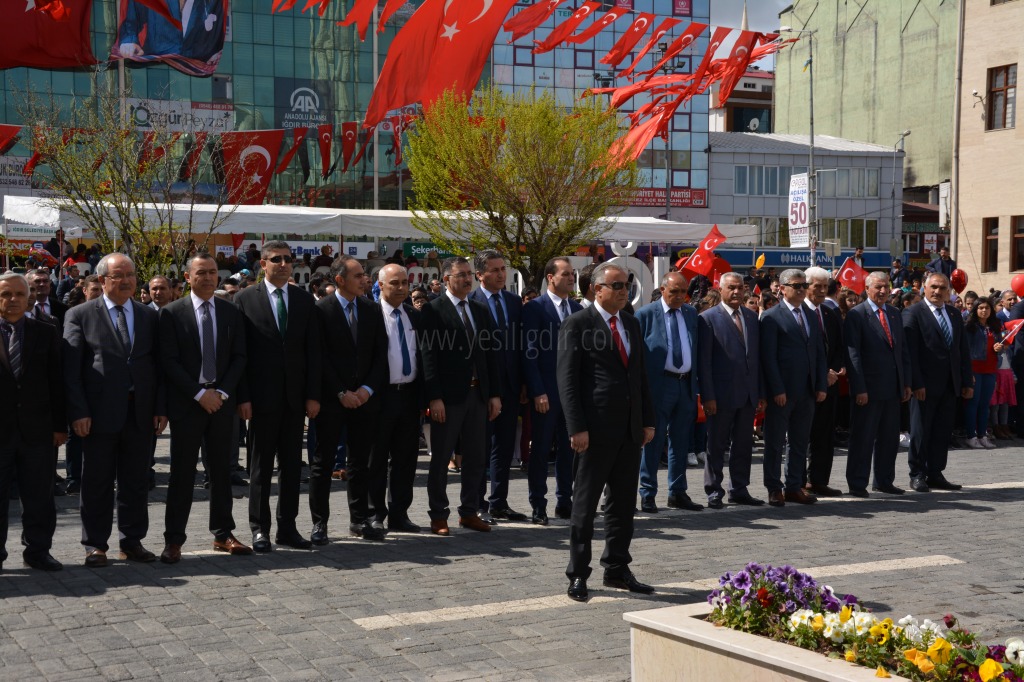 Iğdırda 23 Nisan Ulusal Egemenlik ve Çocuk Bayramı buruk kutlandı