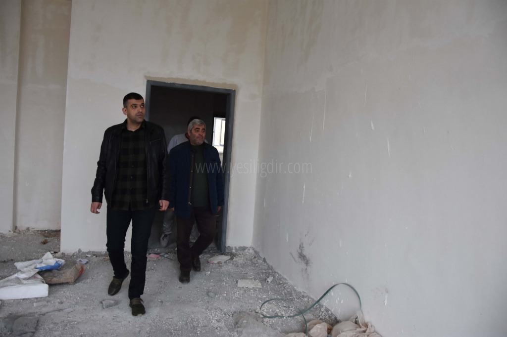 Canlı Okul İnşaatlarında İncelemelerde Bulundu