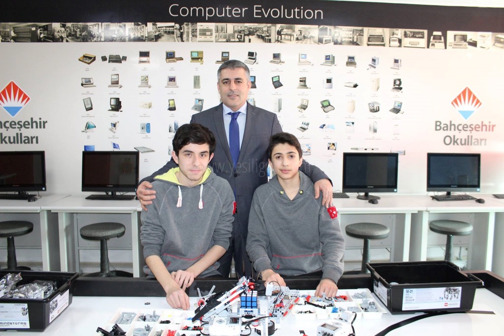 Rubik Küpü Çözme Robotu TÜBİTAK finallerine katılmaya hak kazandı