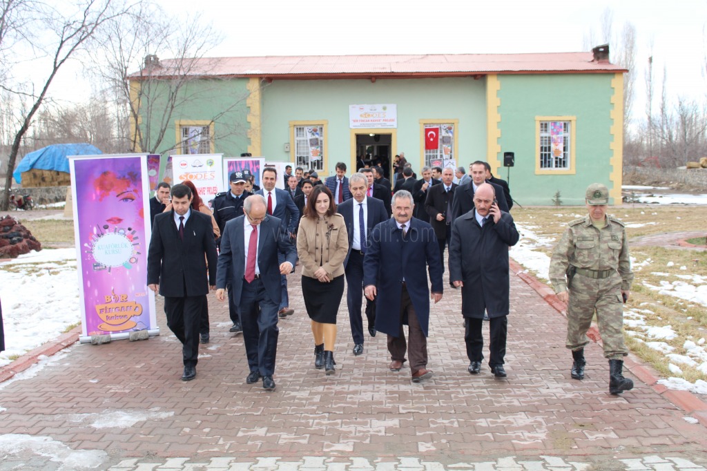 VALİ DAVUT HANER BİR FİNCAN KAHVE PROJESİNİN AÇILIŞINI YAPTI