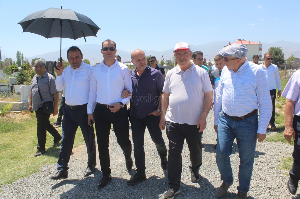 Şehitler Ziyaret Edildi Şehitliğe Çelenk Bırakıldı