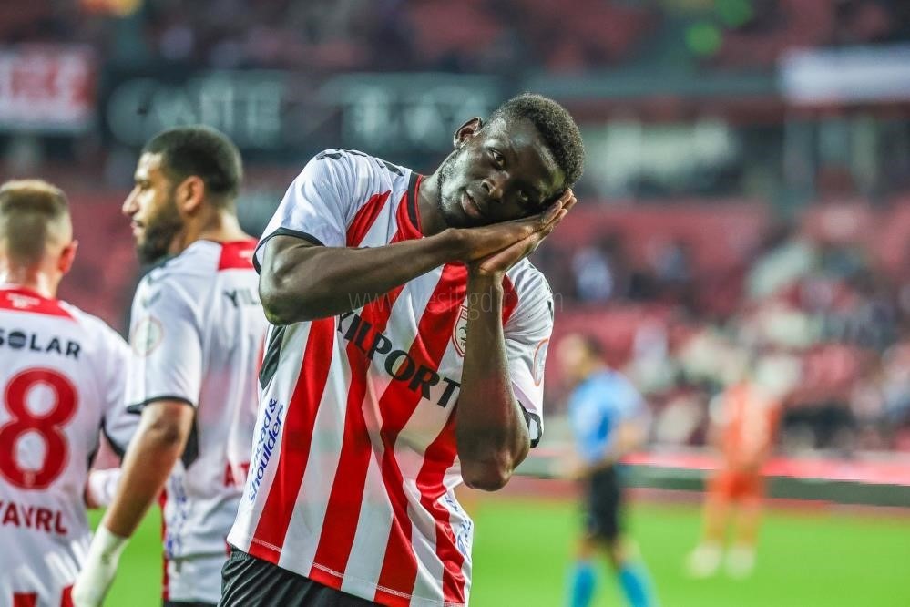 Samsunsporda 8 futbolcunun sözleşmesi sona erdi