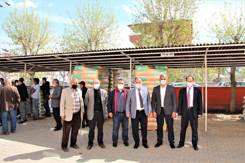 İL TARIM VE ORMAN MÜDÜRLÜĞÜ TARAFINDAN ÇİFTÇİLERİMİZE 75 HİBELİ TOHUM DAĞITILDI