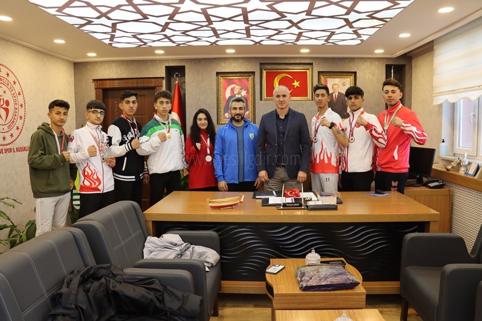 Sporcular Yusuf Çebiyi Makamında Ziyaret Etti
