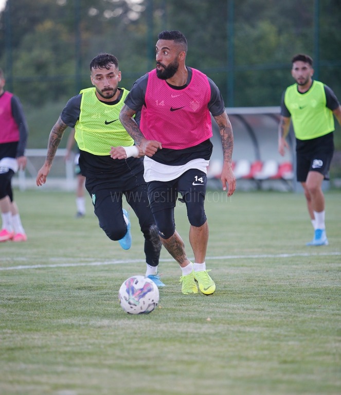 Iğdır FK 17 futbolcuyla yollarını ayırdı