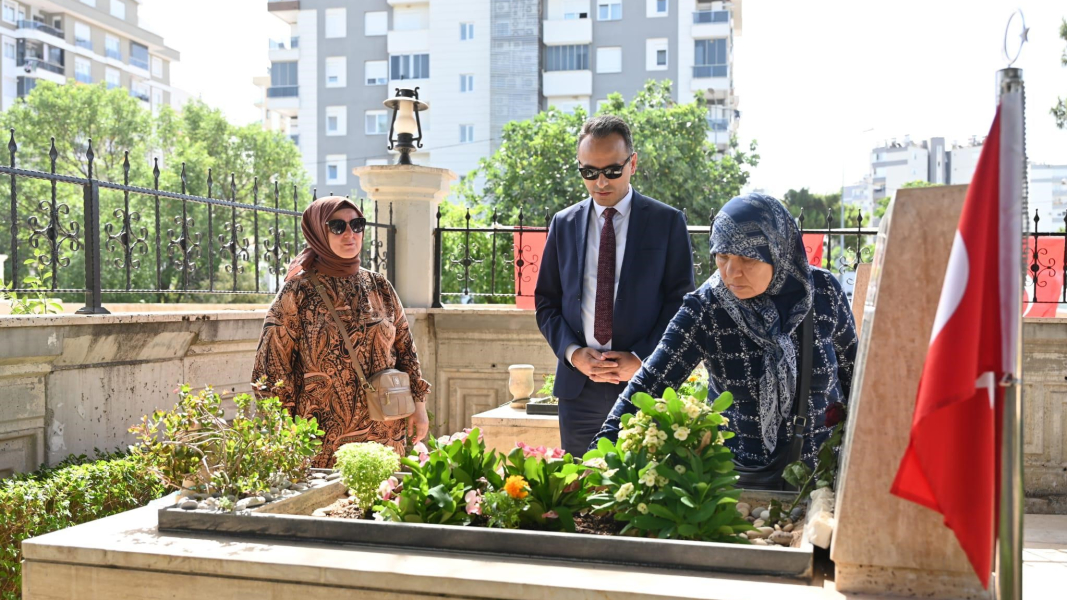 Kepez’de bayram öncesi şehit aileleri unutulmadı