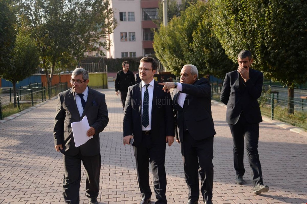 VALİ ENVER ÜNLÜ OKUL İNŞAATLARINI DENETLEDİ