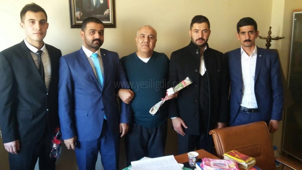 Iğdır Ülkü Ocakları Öğretmenler Gününü Kutladı