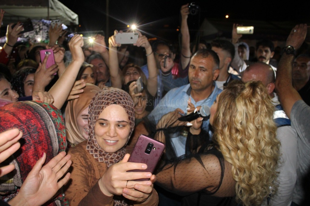 Kayısı Festivali'nde sağanak altında konser