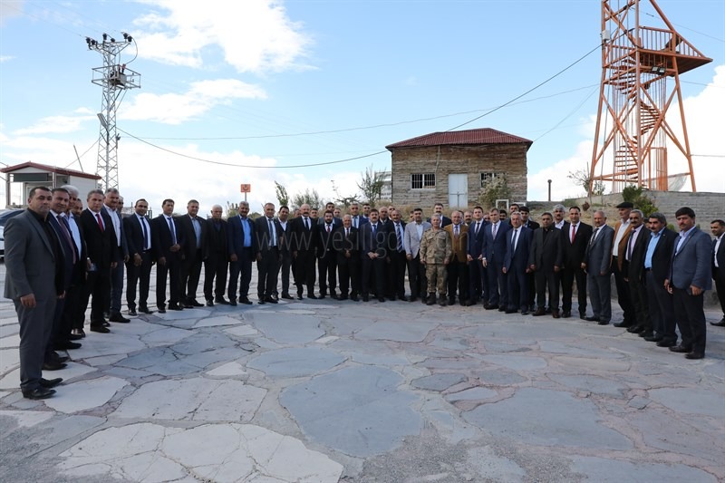 Vali Sarıibrahim Mahalle ve Köy Muhtarlarıyla Bir Araya Geldi