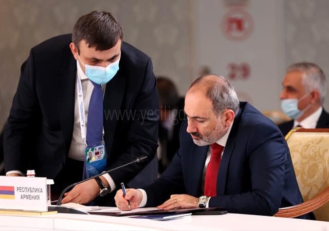 Ermenistan Başbakanı Nikol Paşinyan imzaladı