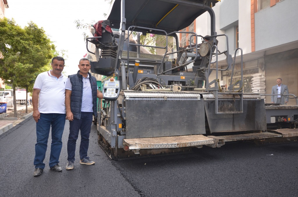 IĞDIR BELEDİYESİ ARALIKSIZ ASFALT DÖKMEYE DEVAM EDİYOR