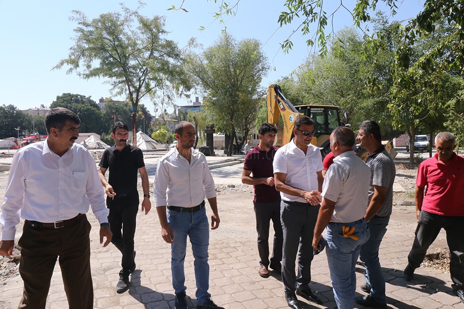 Eş Başkanlar Boşaltılan Haydar Aliyev Parkında İncelemelerde Bulundu