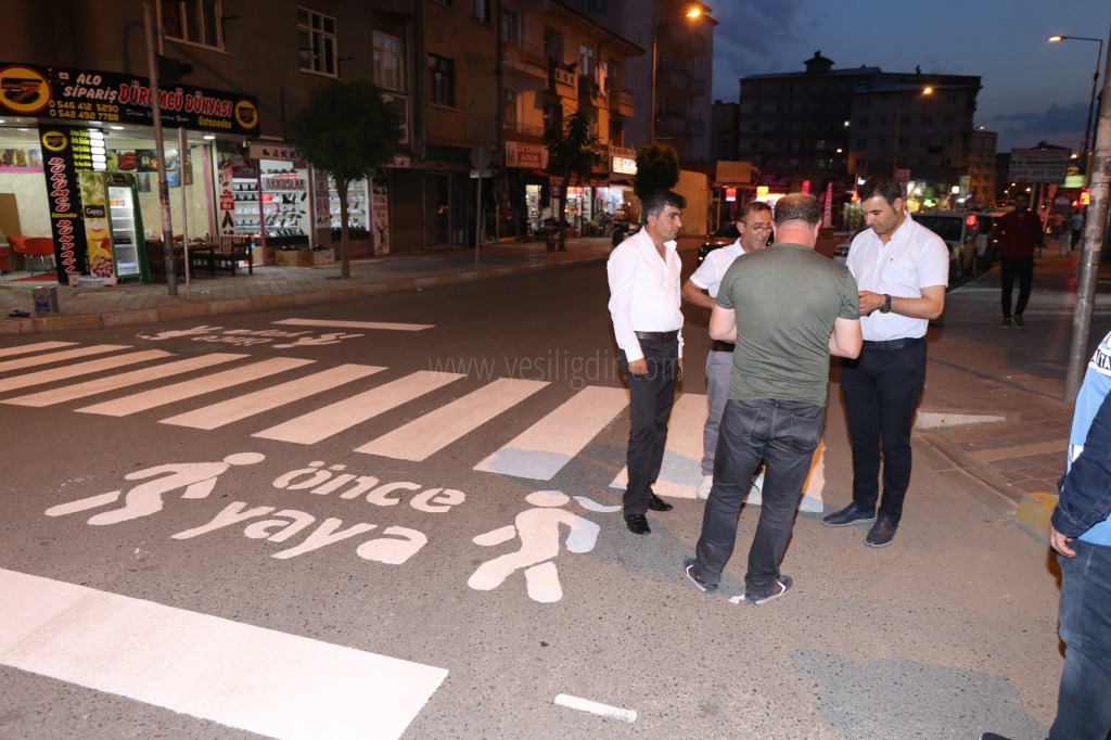 Şehir Merkezindeki Yollarda Yaya Geçitleri Boyanarak Yenilendi