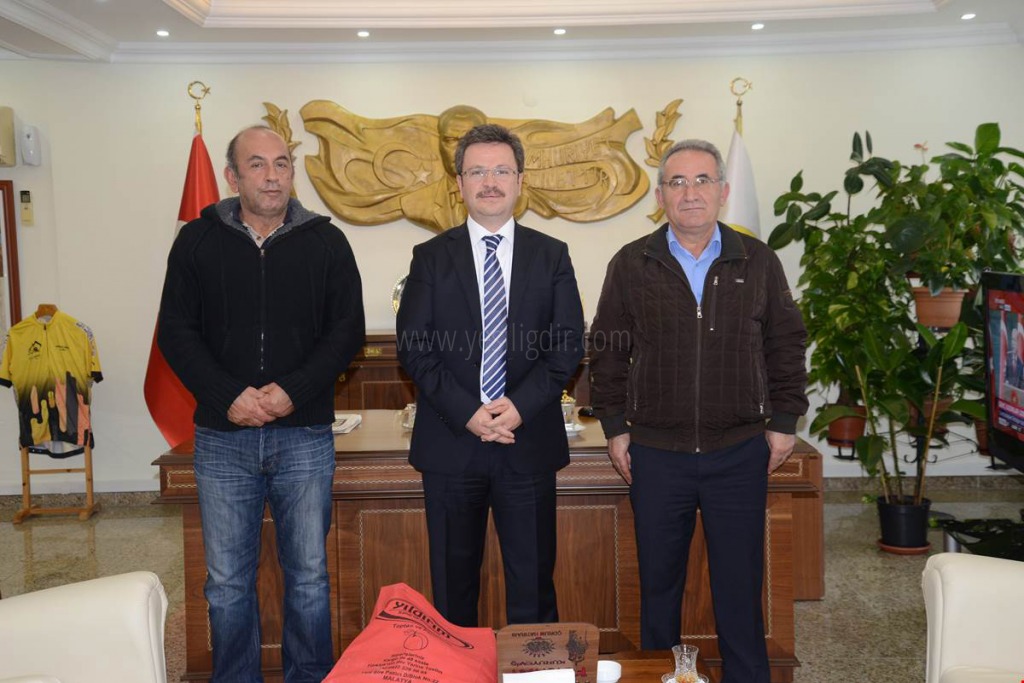 VALİ ENVER ÜNLÜ ESKİ MESAİ ARKADAŞINI MAKAMINDA KABUL ETTİ