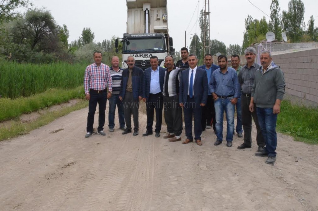 Özgür Mahallesinde Asfalt çalışması Devam Ediyor