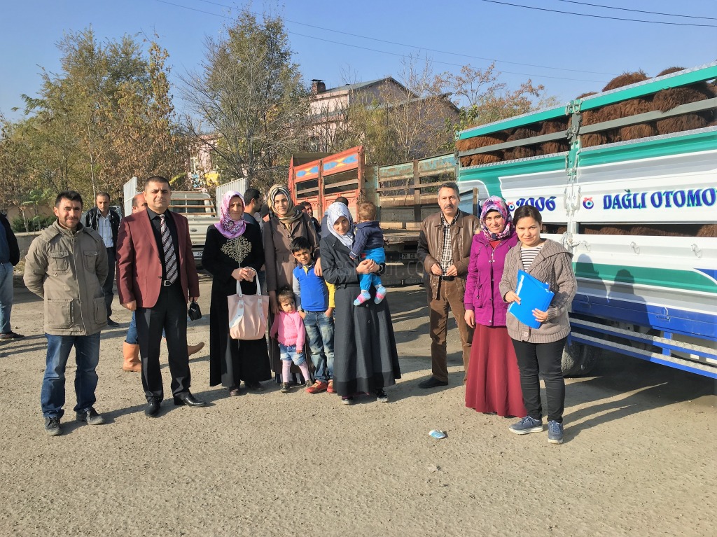 İL GIDA TARIM VE HAYVANCILIK MÜDÜRLÜĞÜNCE GENÇ ÇİFTÇİLERİMİZE KOYUN DAĞITIMI
