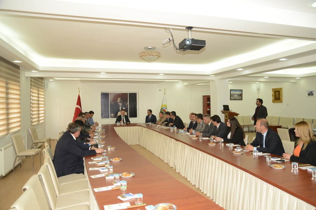 SIFIR ATIK PROJESİ TOPLANTISI VALİ ENVER ÜNLÜ BAŞKANLIĞINDA YAPILDI