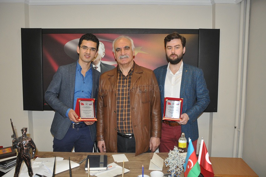 Ziya Zakir ACARdan Doktorlara Plaket
