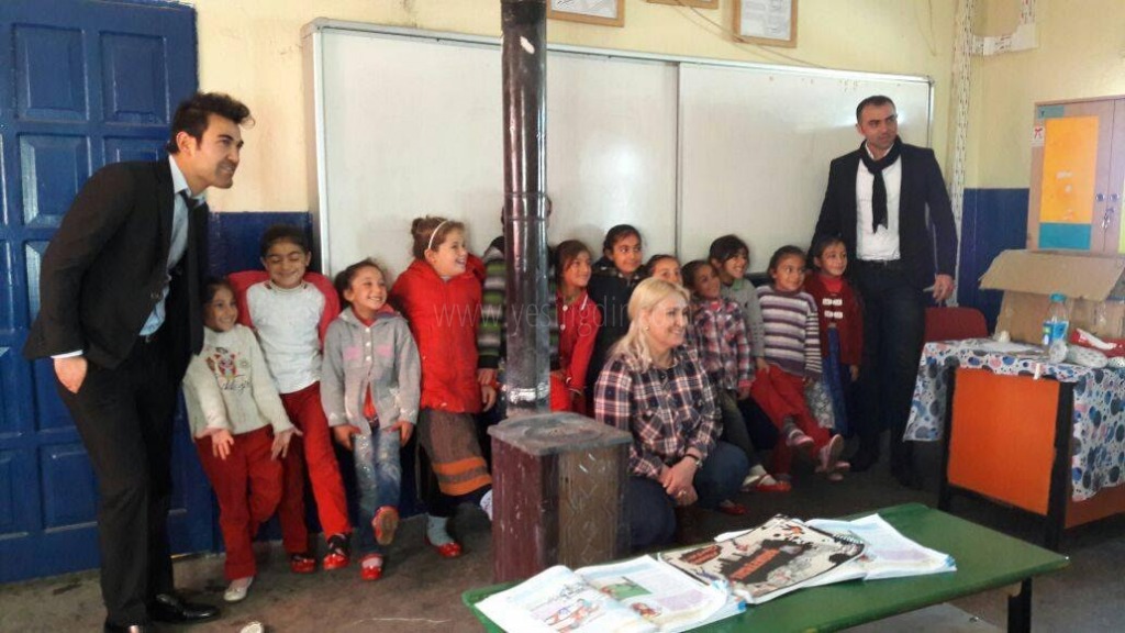 EĞİTİM GÖNÜLLÜSÜ SEHER KARGI EMNİYETLE BİRLİKTE YARDIMLARINI SÜRDÜRÜYOR