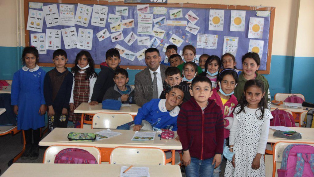 Milli Eğitim Müdürü Servet Canlı okul ziyaretlerine devam ediyor