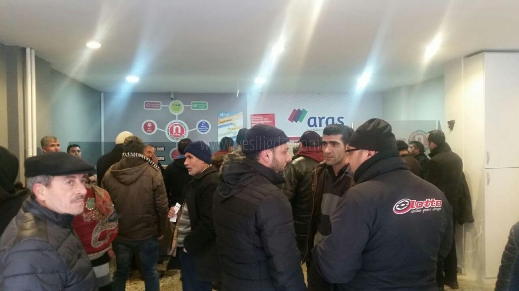 Vatandaş Kuyruk Çilesinde