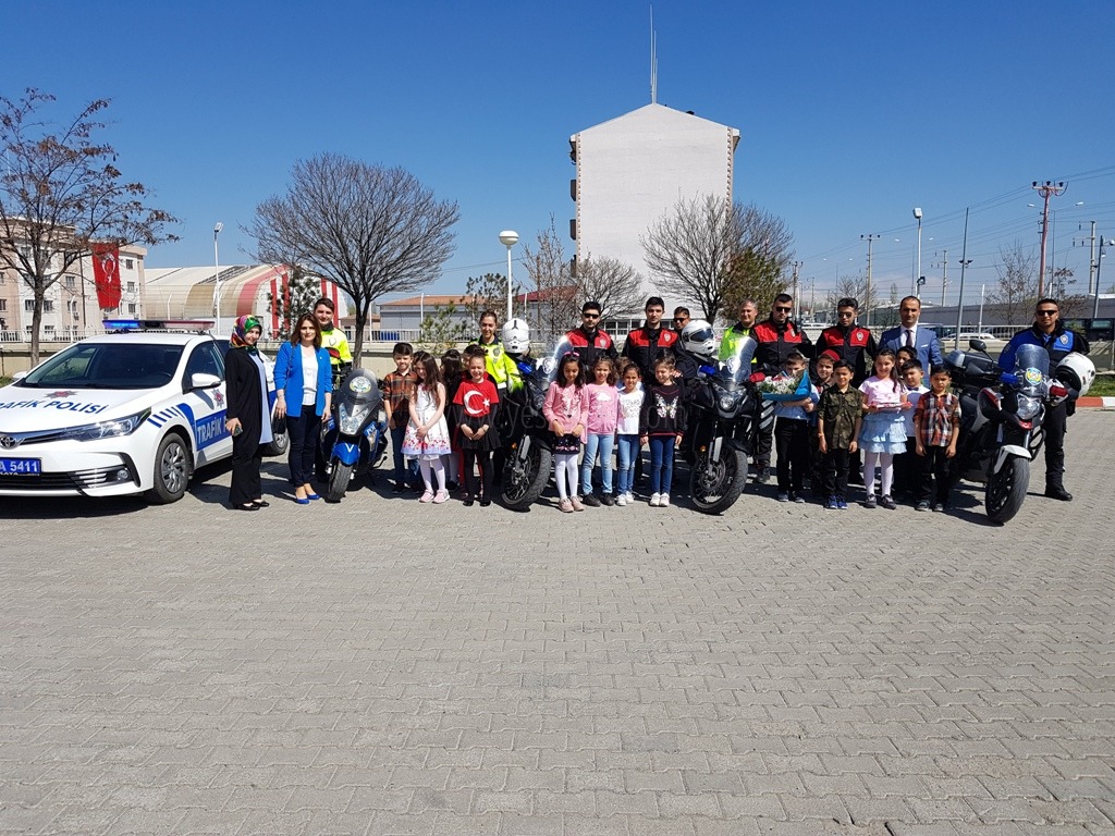 Polis Haftası Öğrenci Ziyaretleri ve Trafik Eğitimi Programı