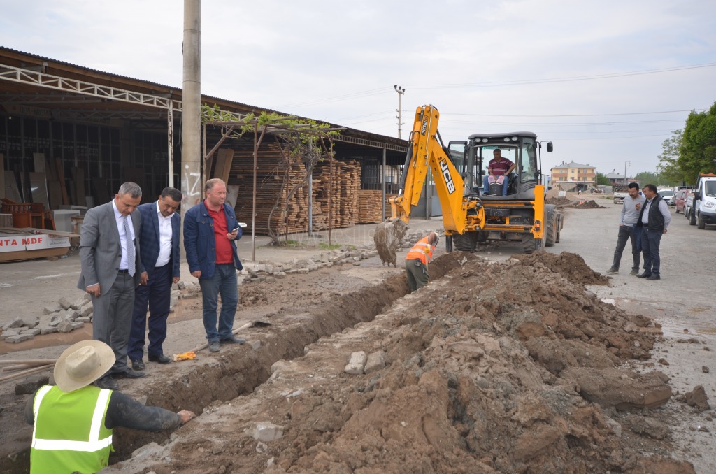 SANAYİ SİTESİNİN YOL VE DOĞALGAZ SORUNU SONA ERİYOR