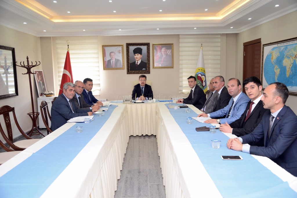 OKUL İNŞAATLARI DEĞERLENDİRME TOPLANTISI GERÇEKLEŞTİRİLDİ
