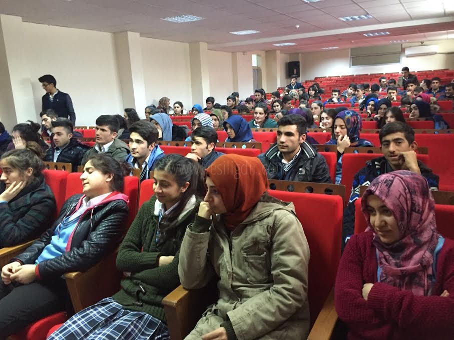 IĞDIR SOSYAL BİLİMLER LİSESİ YGS-LYS SOHBETİNİN KONUKLARI AVUKATLAR