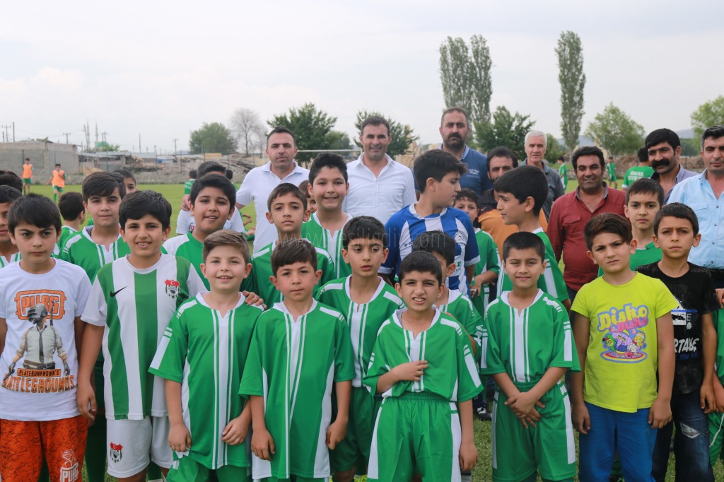 Iğdır Belediyesinin Ücretsiz Yaz Futbol Okulu Açıldı
