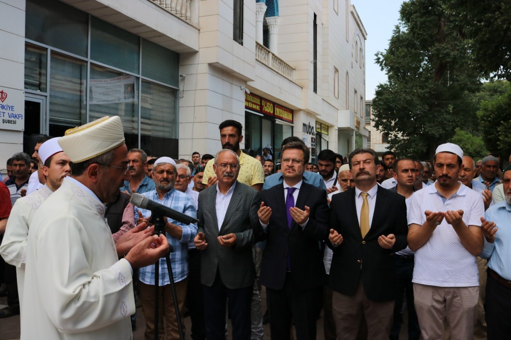 Muhammed Mursi İçin Gıyabi Cenaze Namazı Kılındı