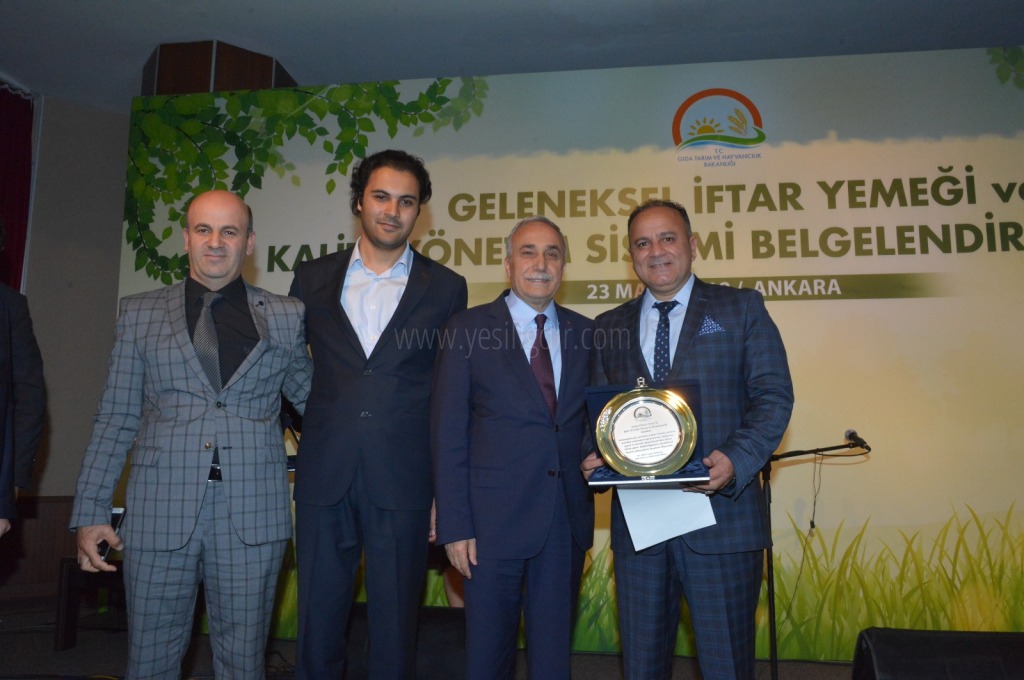 BAKAN FAKIBABADAN İL MÜDÜRÜ ÖZKAN YOLCUYA PLAKET