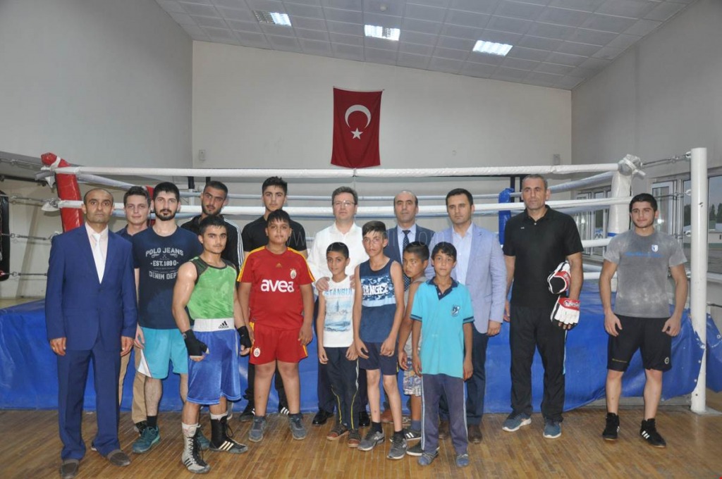 VALİ ENVER ÜNLÜ SPORCULARLA BİR ARAYA GELDİ