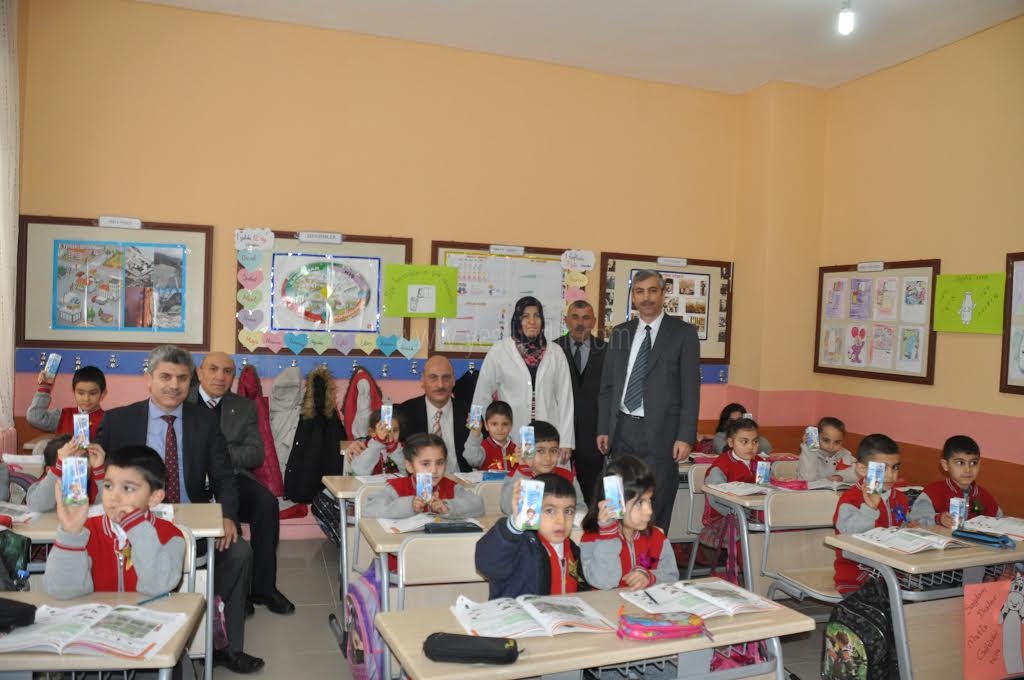 IĞDIRDA İKİNCİ YARIYIL SÜT DAĞITIMI İLE BAŞLADI
