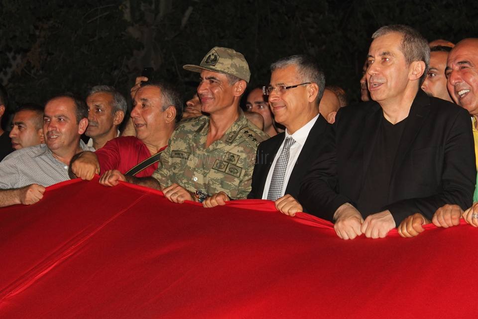 TÜRK BAYRAĞI ALTINDA DARBE GİRİŞİMİ PRETOSTO EDİLDİ