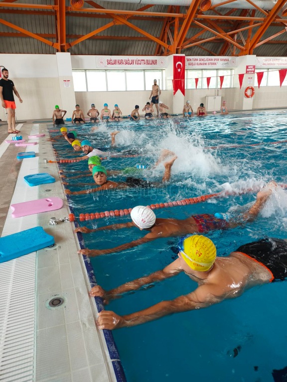Yüzme Bilmeyen Kalmasın Projesi Devam Ediyor