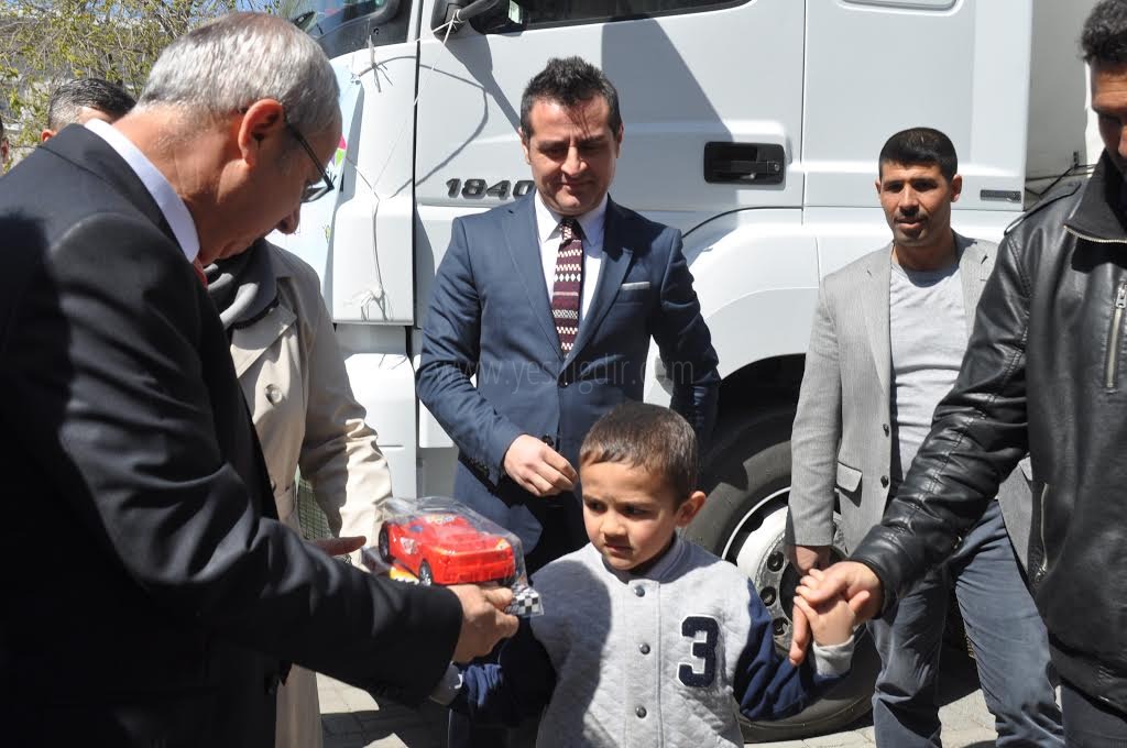 İŞ ADAMLARINDAN IĞDIRA ON BİN ADET OYUNCAK