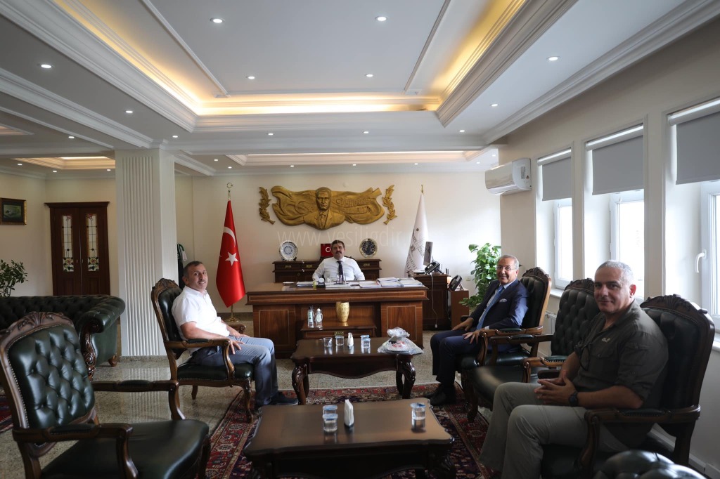 Tenis Federasyonu Başkanı Cengiz Durmuş Vali H Engin Sarıibrahimi Ziyaret Etti