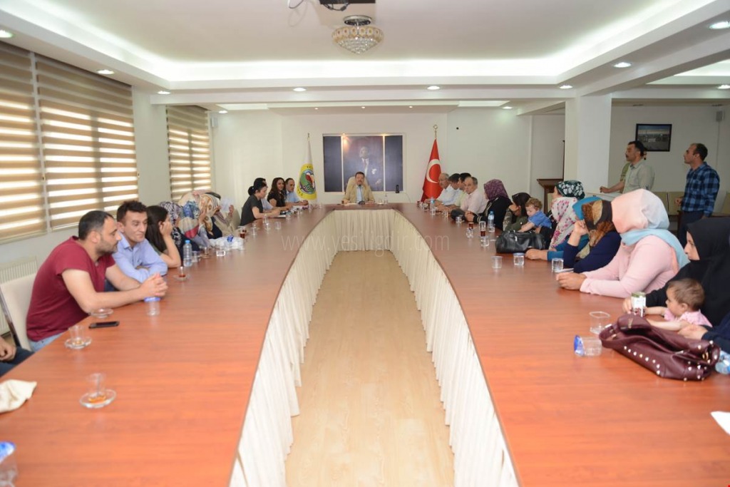VALİ ÜNLÜ HALK GÜNÜNDE VATANDAŞLARLA BİR ARAYA GELDİ