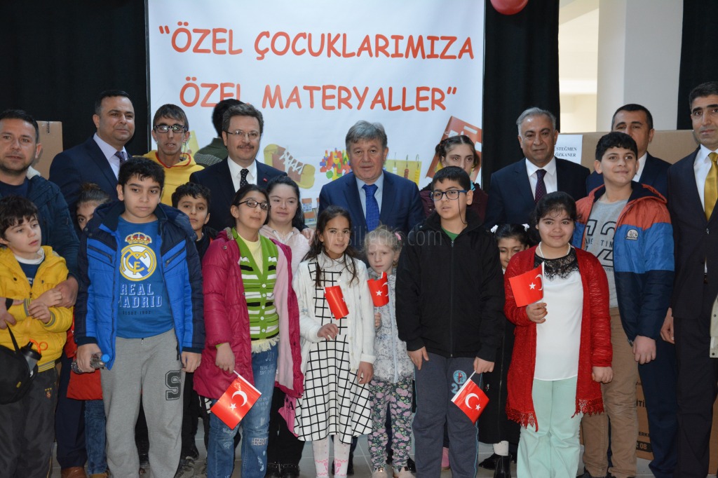 Iğdır'da Okullara Materyal desteği verildi
